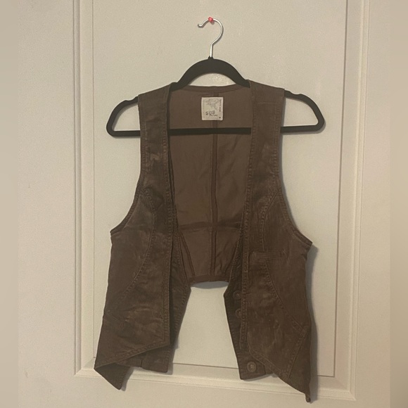 Thrifty Brown Vest - Picture 1 of 7